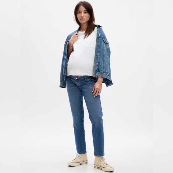 GAP Denim - NWT GAP Maternity Inset Panel Girlfriend Jeans Size 29/8.
